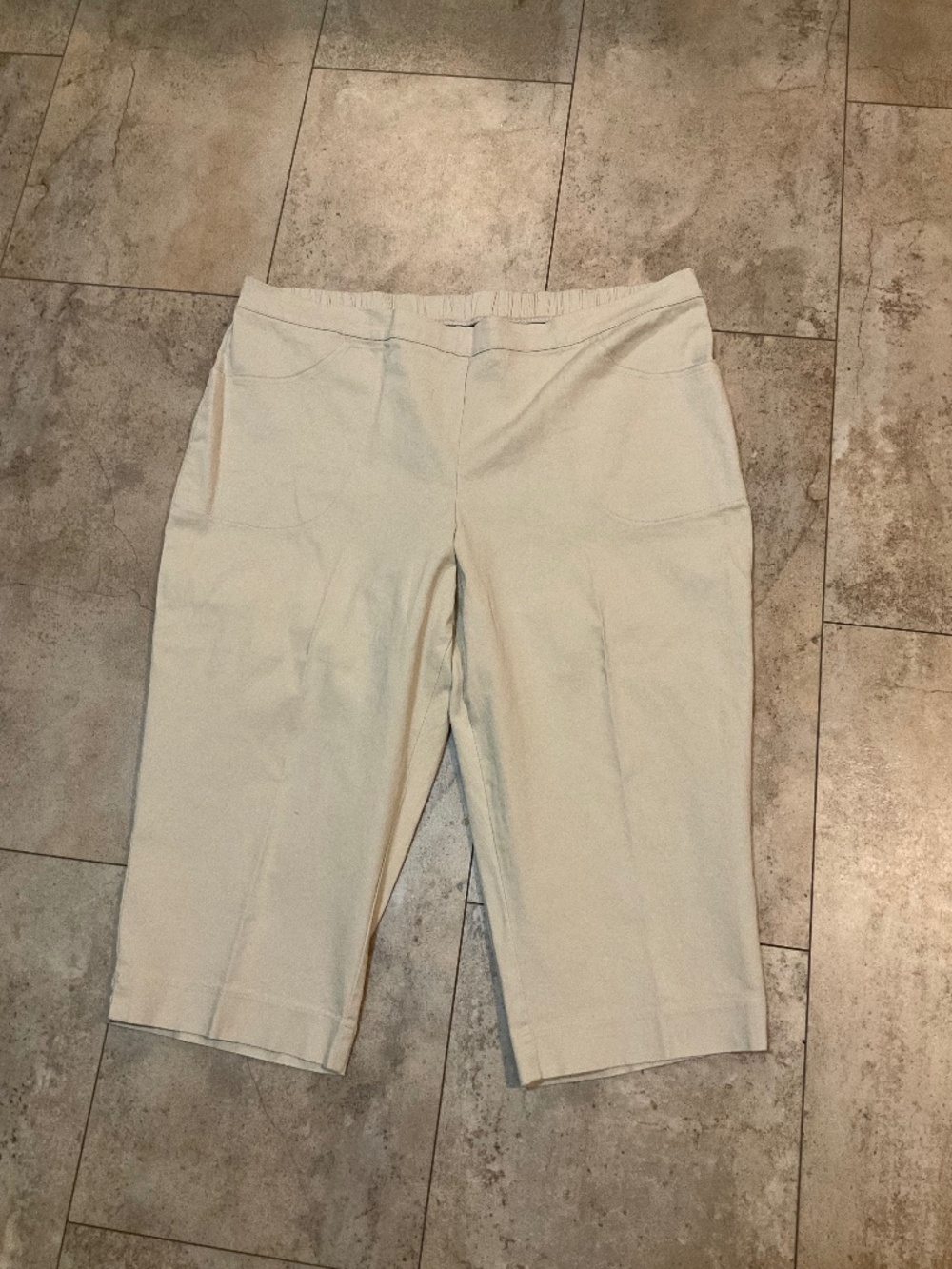 White Stag Crop Pants Womens XXL (20 Average) Khaki Capris Elastic Waist Stretch
